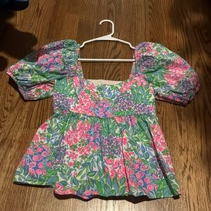 Beautiful Lilly Pulitzer, baby doll top with puff sleeves.